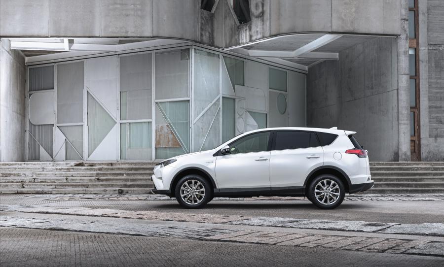  Toyota RAV4 Hybrid 2015 года  (WW) (фото 24 из 38)